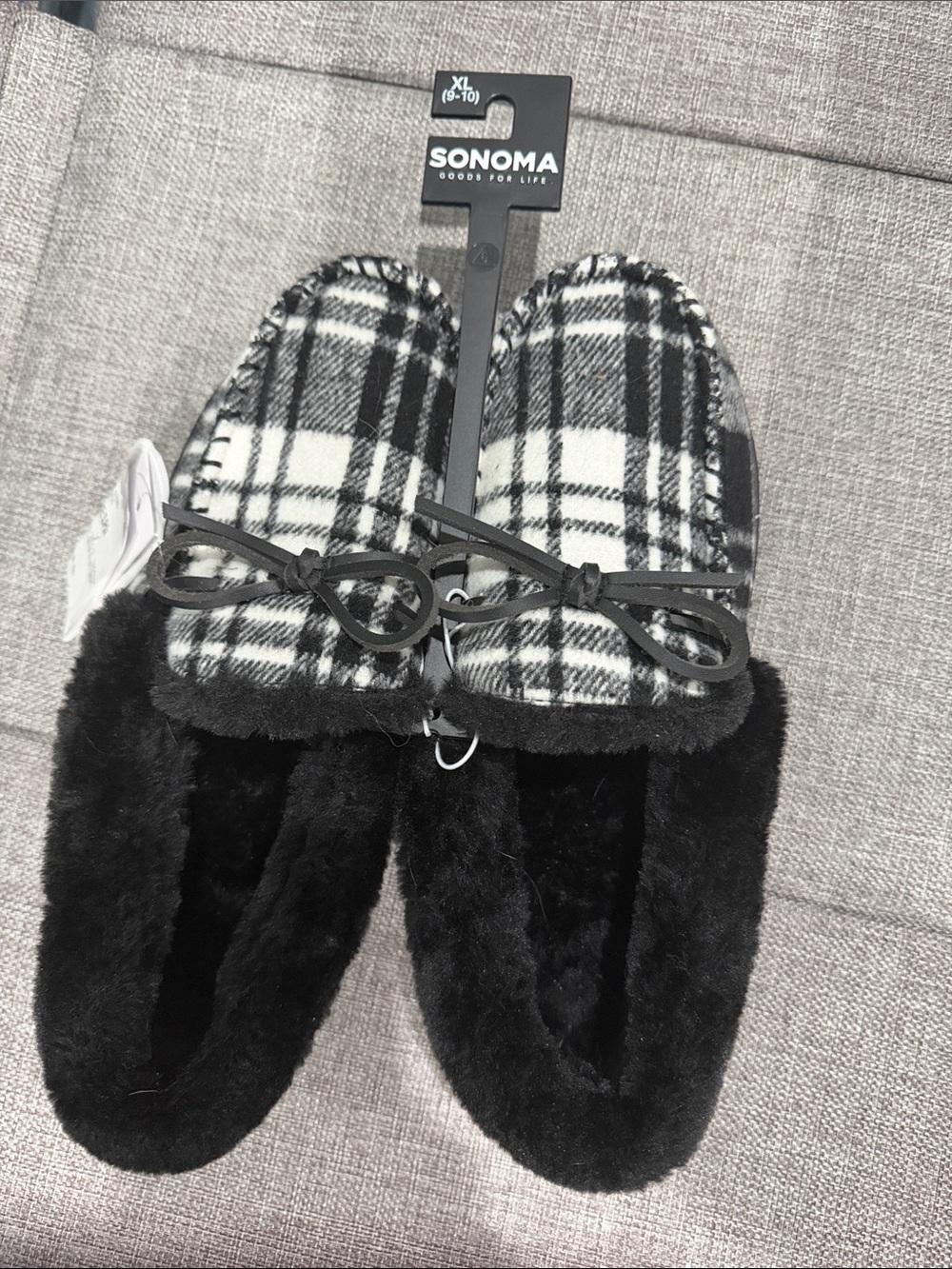 NWT Women’s size 9-10 Sonoma slippers